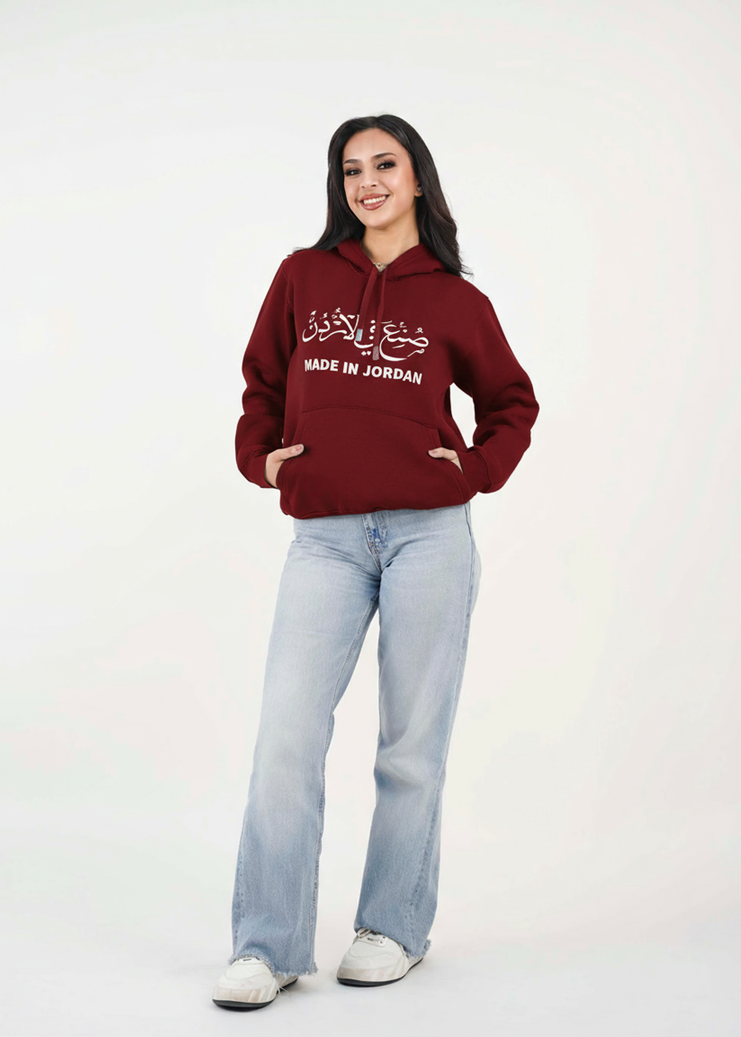 هودي مطرز عبارة "صنع في الأردن"