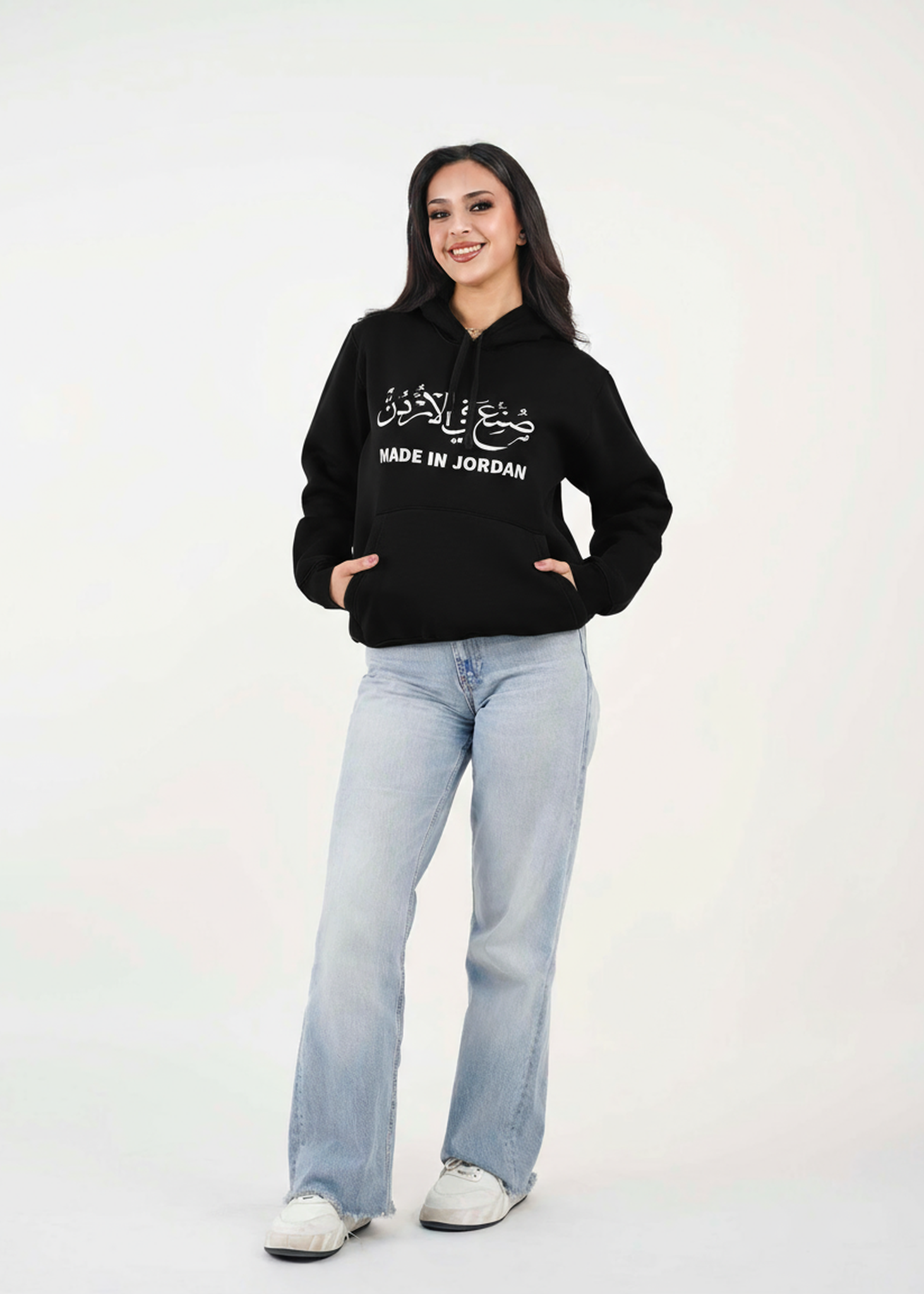 هودي مطرز عبارة "صنع في الأردن"