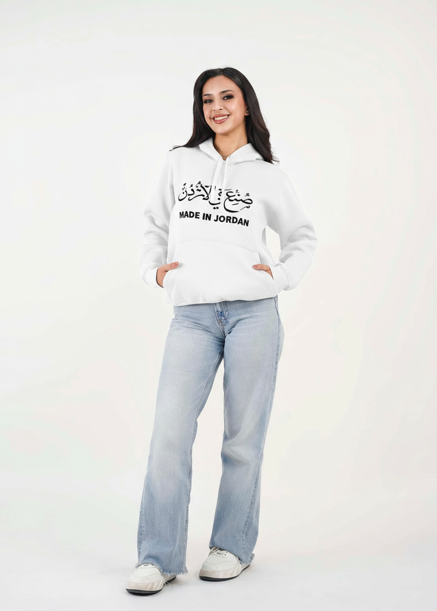 هودي مطرز عبارة "صنع في الأردن"