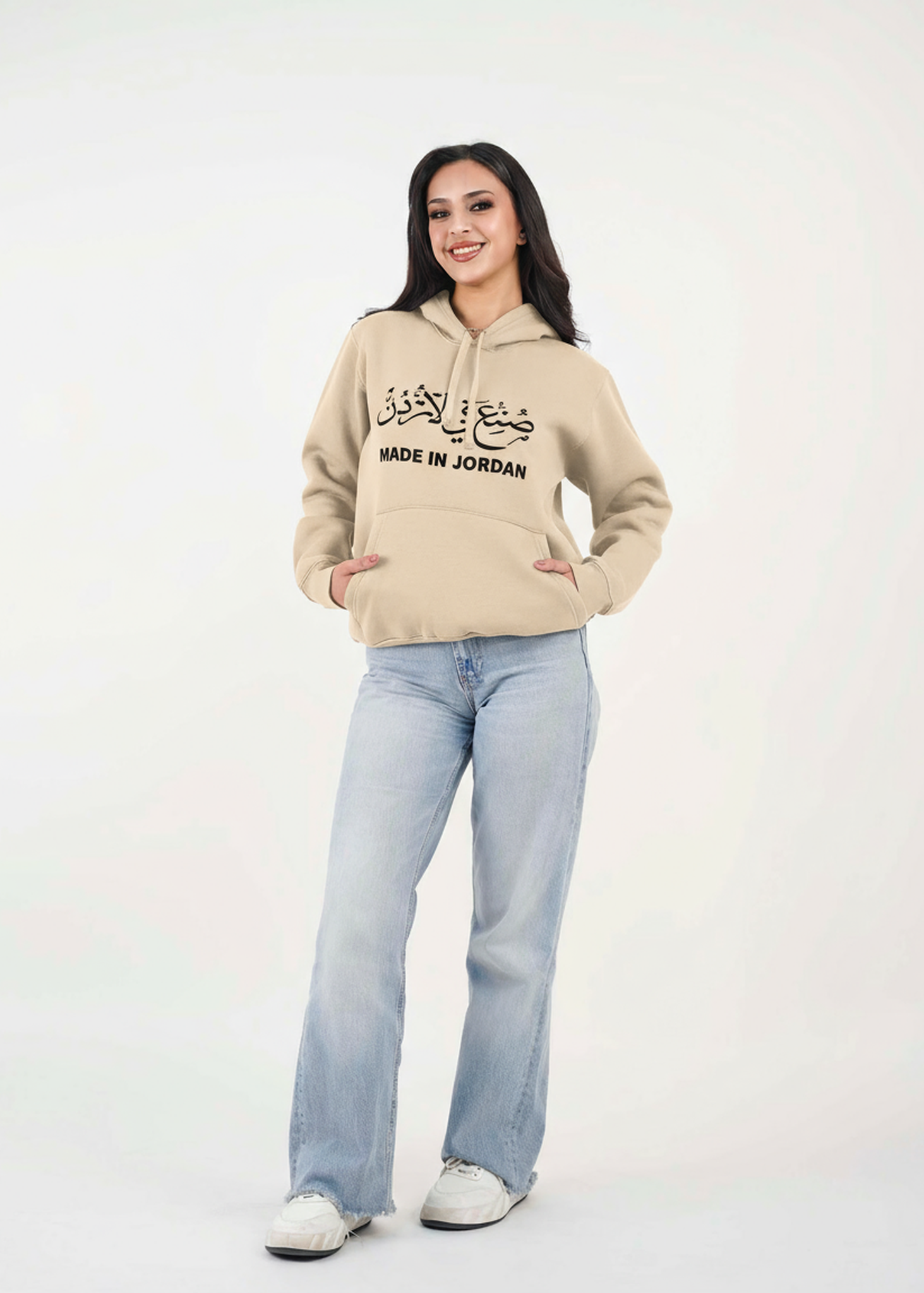 هودي مطرز عبارة "صنع في الأردن"