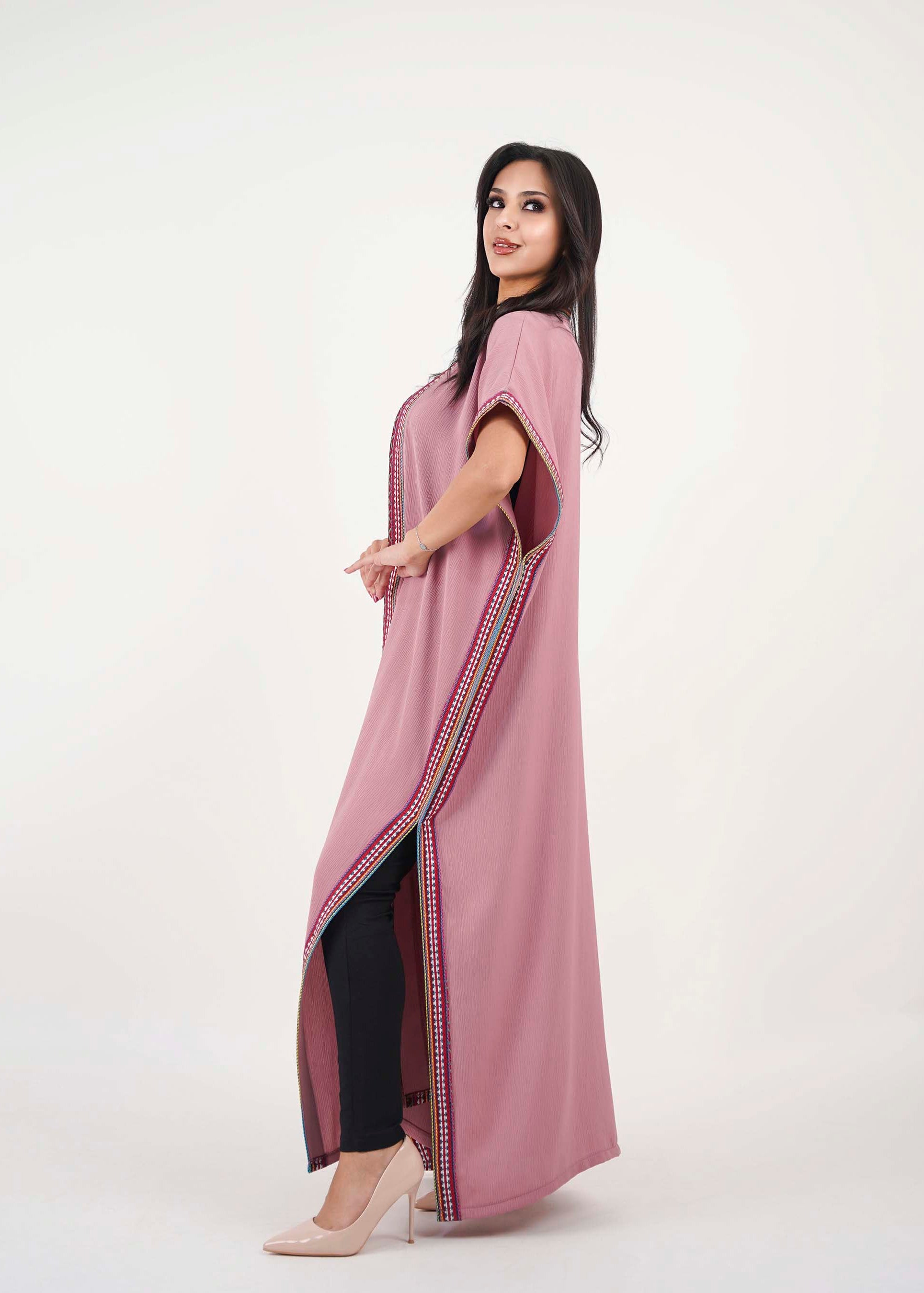 عباية لينين وردية مع سدو مطرز فاخر