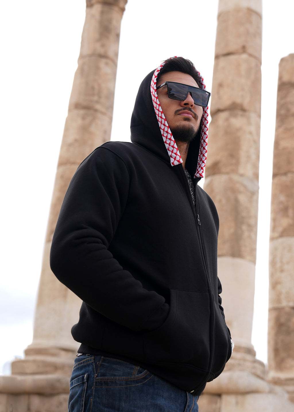 سويت شيرت من حطة وكوفية