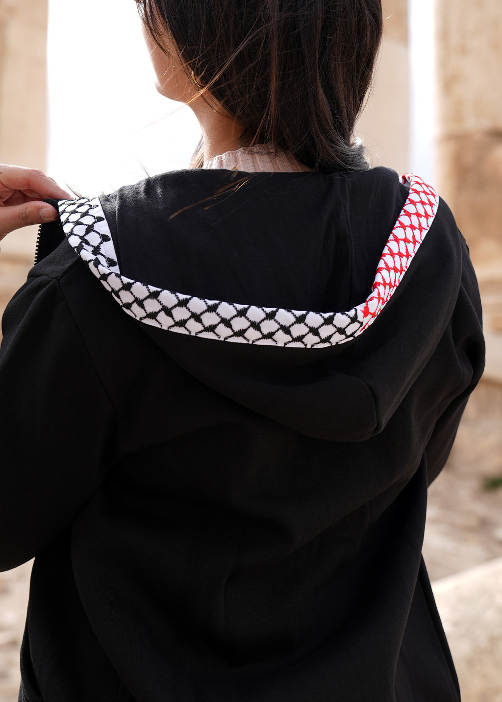 سويت شيرت من حطة وكوفية