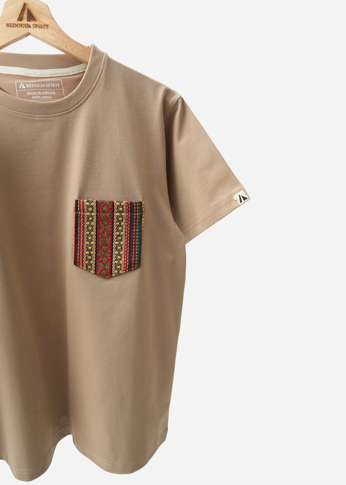 Camiseta multicolor con bolsillo